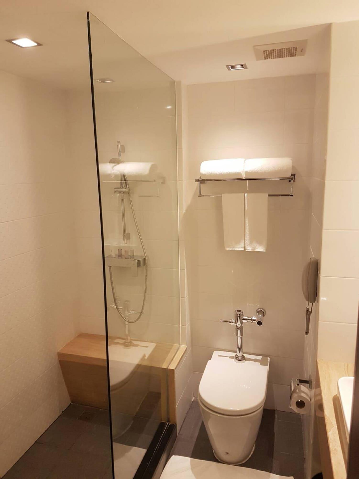 Khách sạn Louis Tavern 3*