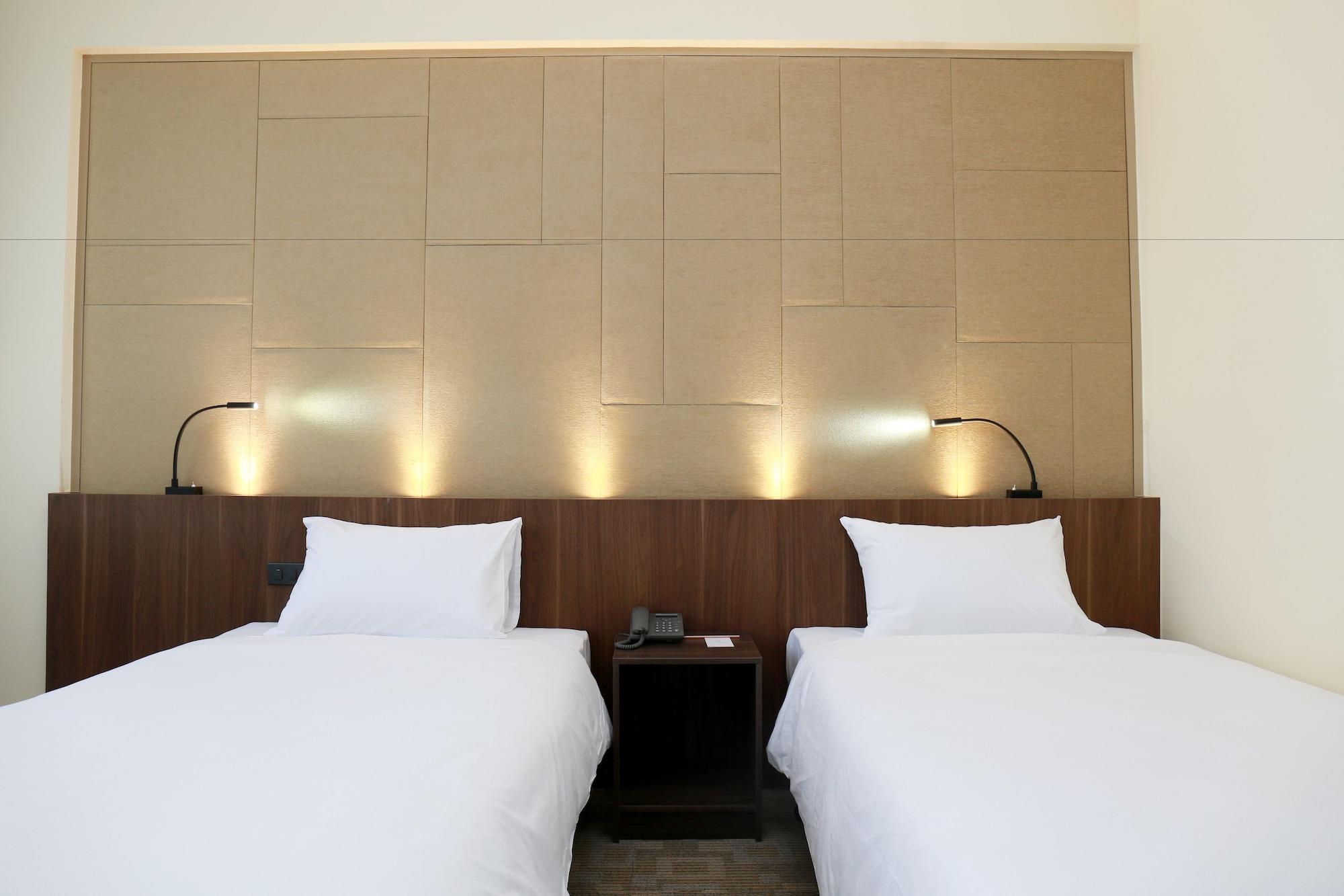 Louis Tavern Khách sạn 3*