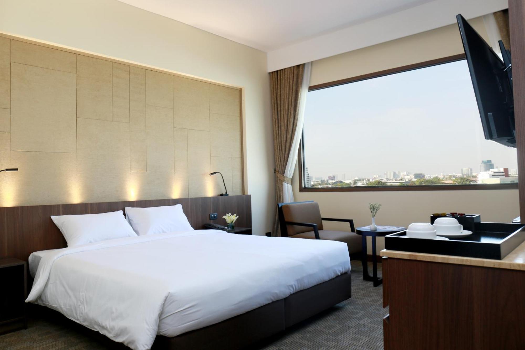 Louis Tavern Khách sạn 3*