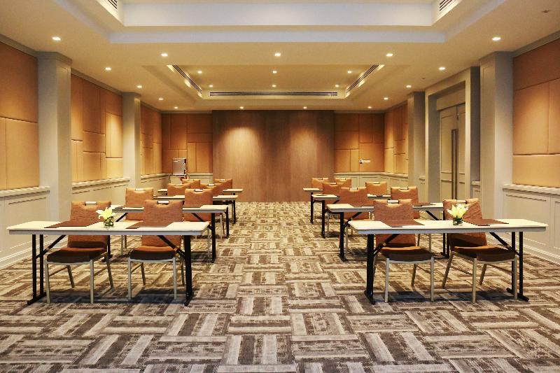 Louis Tavern Khách sạn