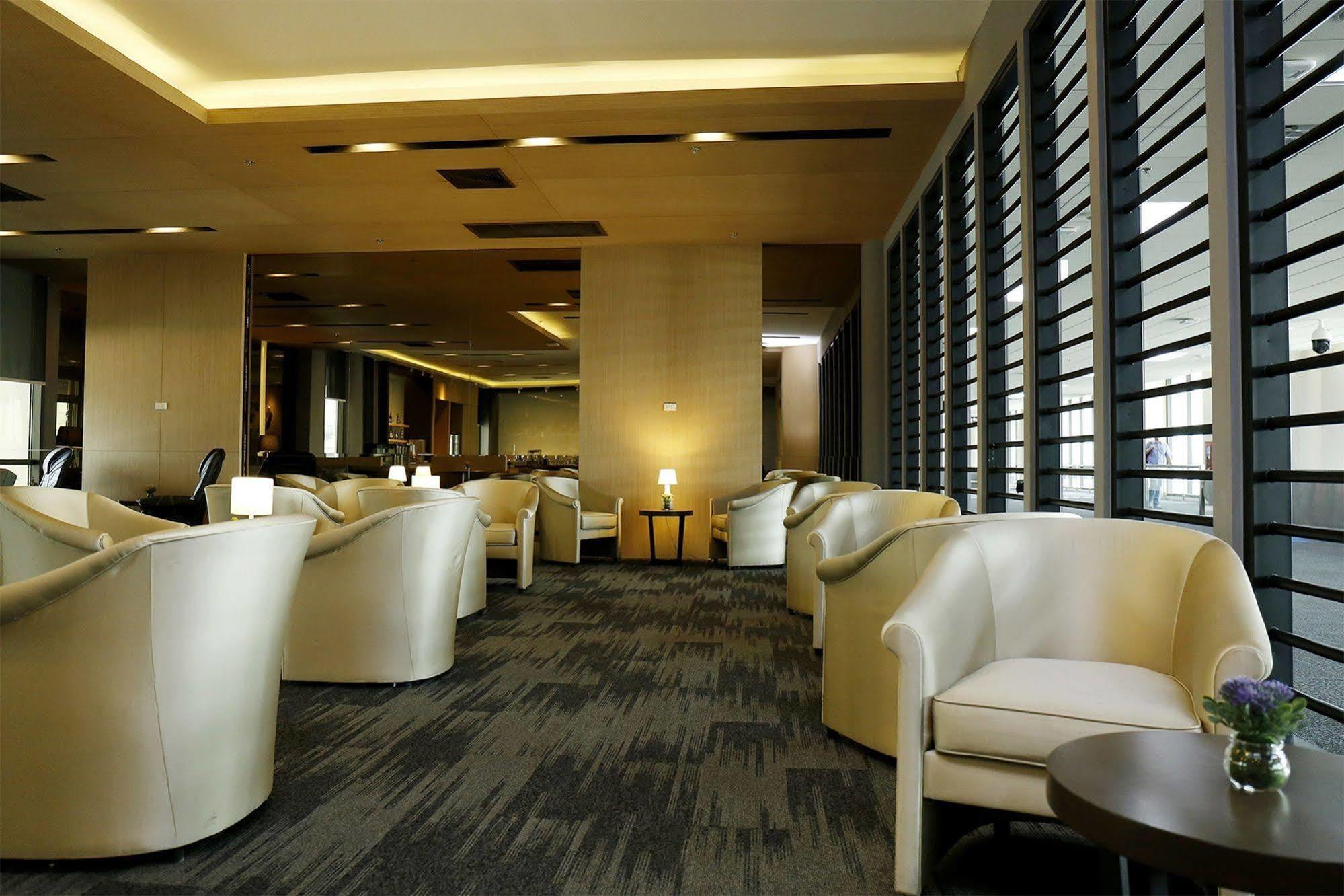 Khách sạn Louis Tavern 3*